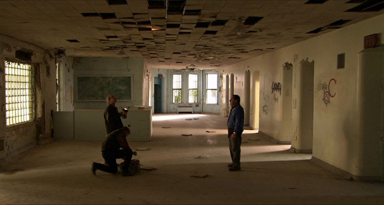 Session 9 2001 Movie Scene David Caruso as Phil and Peter Mullan as Gordon Fleming exploring the abandoned hospital