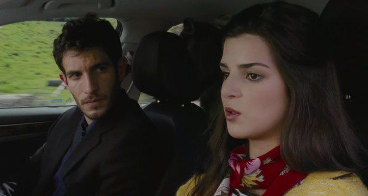 La Cara Oculta 2011 Adrian and Belen in a car driving