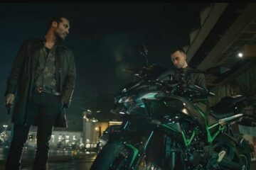 Centauro 2022 Movie Scene Édgar Vittorino as Carlos sending Àlex Monner as Rafa on a drug smuggling mission