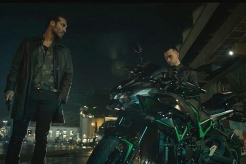 Centauro 2022 Movie Scene Édgar Vittorino as Carlos sending Àlex Monner as Rafa on a drug smuggling mission